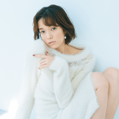 白もピンクも甘すぎて苦手です！　オトナ女子がデートコーデに迷ったらこの２色が大正解