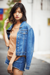 暗髪でおとなしく気取りつつ ハイライトでギャップを狙う