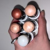 【NARS新作ハイライト全色スウォッチ】arライターが徹底レビュー！濡れツヤが美しすぎる♡イエベ・ブルベ別で似合うカラーは？