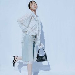 本田翼「可愛いだけじゃない今っぽさが出せるのが好き」甘×毒で大人可愛い【レース付きハーフデニムコーデ】