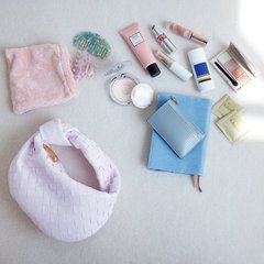 「モデルはデートに何を持ち歩く？」ヘアクリップはギャップ作りにマスト♡【デートの持ち物】を聞いてみた