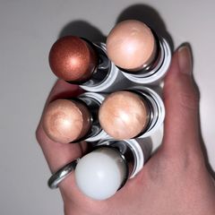 【NARS新作ハイライト全色スウォッチ】arライターが徹底レビュー！濡れツヤが美しすぎる♡イエベ・ブルベ別で似合うカラーは？