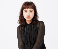 出会いを引き寄せる 柔らかなスモークピンク