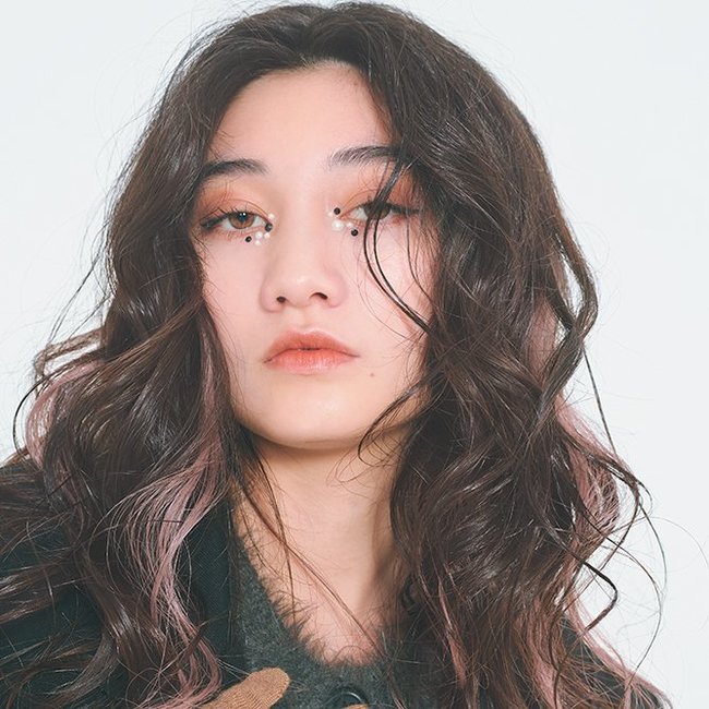 【ロング】視線を誘導するアクティブな立体ヘアにトリコ♡