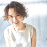 笑顔が似合うラッフィな ショートボブに釘づけ！