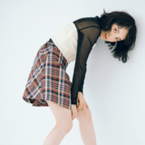 「カジュアルなのに大人っぽい色気を感じます♡」どんなファッションにもマッチするかき上げヘアのファッションコーデ3選