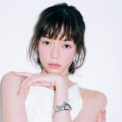 「ラフな印象なのにオンナっぽい」佐藤栞里がお手本♡【可愛げチーク×ほっぺONな束感ヘア】HOW TO
