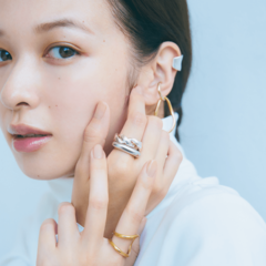 「イヤカフの重ね付けが気になる！」上手に耳元アクセを【レイヤード】する方法をプロに聞いてみた