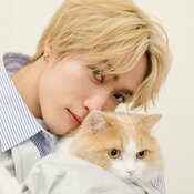 【ar限定!先行カットを公開】THE RAMPAGE・藤原樹、初写真集「MYSTERIOUS」で愛猫との自宅カットを公開♡ 可愛いデレ顔にきゅん!