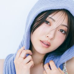 浜辺美波に7つの質問！「常に俯瞰で考えるようにはしているのですが」仕事・家族・気になる交友関係についてをお届け
