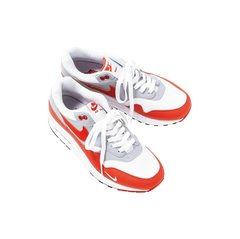 【365days色っぽ】オトナのくすみ赤スニーカーが主役級の華やかさ