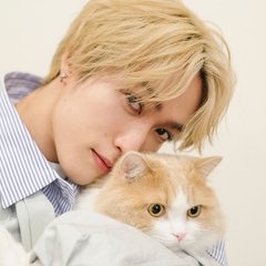 【ar限定！先行カットを公開】THE RAMPAGE・藤原樹、初写真集「MYSTERIOUS」で愛猫との自宅カットを公開♡　可愛いデレ顔にきゅん！