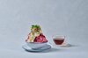 和紅茶が香る進化系！ 赤桃ソースの透明感かき氷／SCAPES THE SUITE（スケープス ザ スィート）