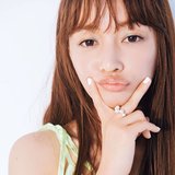 「ポイントは唇の山をつぶすこと！」女子の気分をアゲる甘やかしリップメイクって？