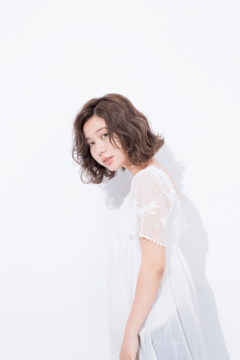 自分らしさをひた走る レトロなカールが新鮮