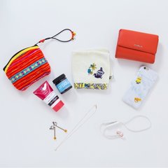 モデルのリアルなカバンの中身拝見。女子ってキャラクターが好きだよね