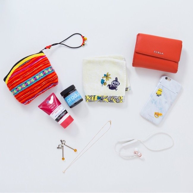 モデルのリアルなカバンの中身拝見。女子ってキャラクターが好きだよね