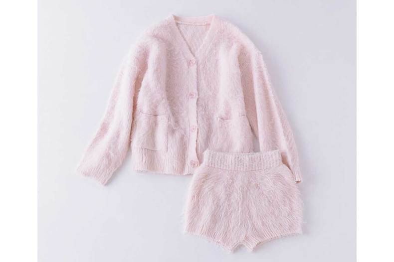 最新「ファーアイテム」17選 ルームウェア編　セットアップ￥19,800／ダーリッチ