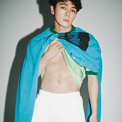 眞栄田郷敦、鼻血必須の美腹筋を披露♡ 夏の香りは”サボン”一択?! 愛用アイテムをたっぷりお届け