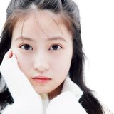 今田美桜、家の中では意外と“黒率”高め!!? 部屋のテイストや休日の過ごし方までインタビュー♡