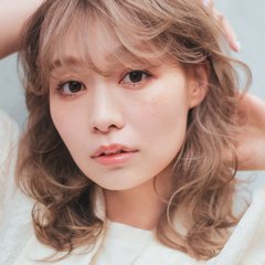 【ミディアム】色と光で柔らかに触れ心地最高ウエーブ