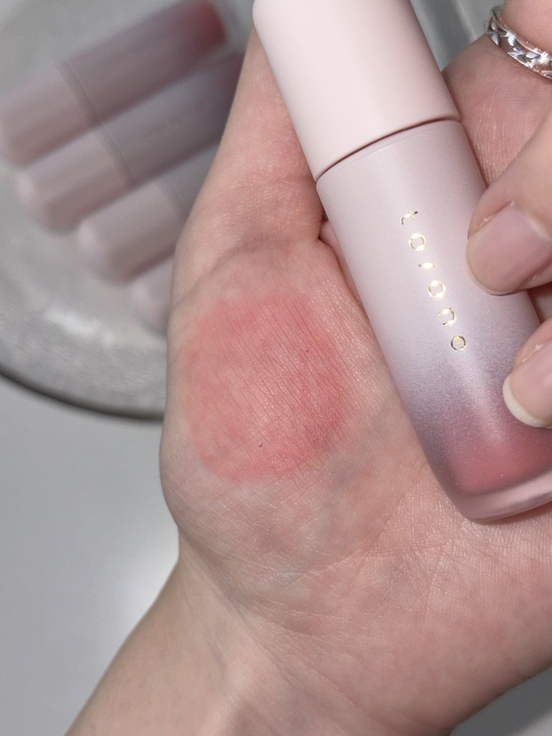 to/one（トーン）ペタル ブルーミング マット リップ 全色スウォッチ 01Mellow Apricot