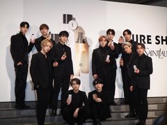 JO1のクリスマスの理想の過ごし方は？　色っぽい黒スーツで表参道に登場！