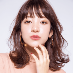 飲み会で人気NO.1になりたい… 小顔要素もつめこんだモテミディが私の味方♥