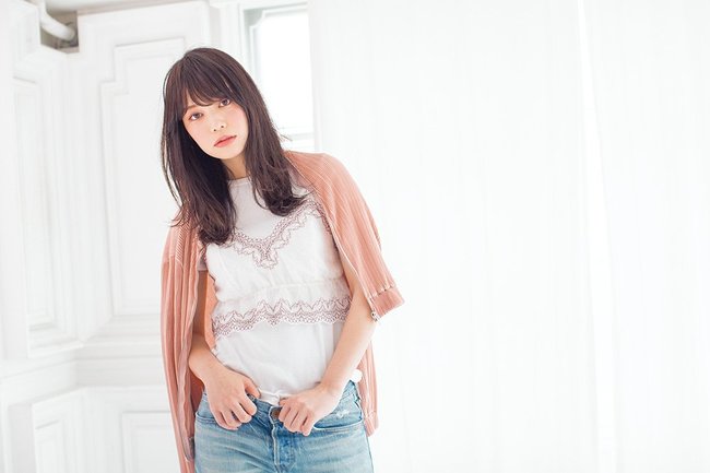 ビーチドライなざっくりロブはラフな動きで魅了