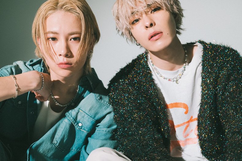 WOLF HOWL HARMONY。左からHIROTO、SUZUKI。ar5月号より