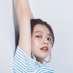 きらめきチークでピカーンと♡ただのツヤじゃない…!! モテ感全開な【発光顔】のつくり方