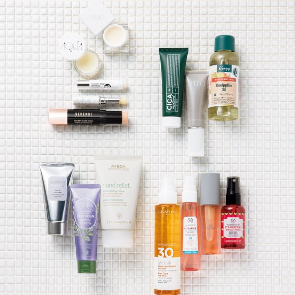 「オフィスという名の乾燥地帯からSOS！」デスクでもサッと保湿ができるスキンケアコスメ15選