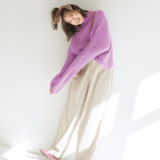 Q.ベージュをボケさせず着こなすには？　A.カラーアイテムでコーデに華やかさと洒落感を足す