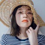 佐藤栞里がお手本！リップの重ね技でこんなに洒脱♡オレンジメイク際立つ【イエローグロス】の使い方