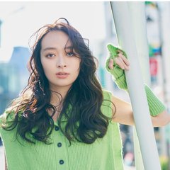 【ロング】潤いのあるジェリーパーマがエッジィな魅力を底上げ