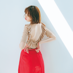 「この服、下着どうしたら良いの？」を解決！　今っぽ背中開きファッションと便利すぎる【ヌーブラ】の付け方