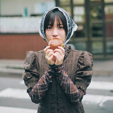 大原優乃、バブーシュカ姿が可愛すぎ♡ 誰からも愛される【チェック柄
