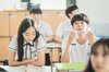 Netflixシリーズ「その年、私たちは」独占配信中 / 左からヨンスとウン    