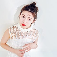 白石聖、こんなお顔で見つめられたら…♡ やっぱり”赤リップ”がなくちゃ！