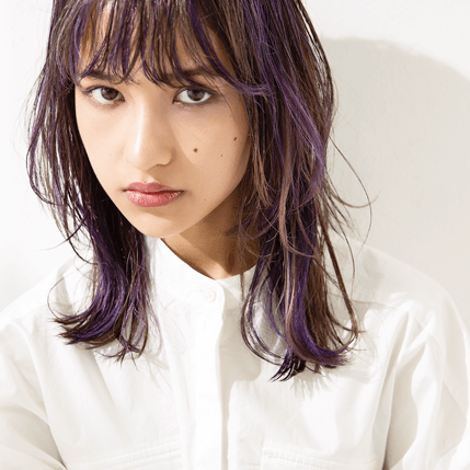 「憧れしかない、主役級のおしゃれヘアカラー♡」上品で取り入れやすい【ビビッドカラー】3選