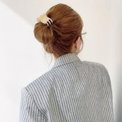 「とめるだけだからマジで簡単♡」ヘアアクセ頼みの垢抜け術3選