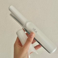 「もうこれなしじゃ海外に行けない相棒的アイテム♡」手のひらサイズ＆コードレスが海外旅行にぴったり！モデル激推し【リファのフィンガーアイロン】をご紹介