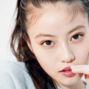 今田美桜、バブくて可憐なウブ毛がたまらない♡「おでこのウブ毛は、歯ブラシを使って…」美桜流ポニーテールの衝撃HOWTO