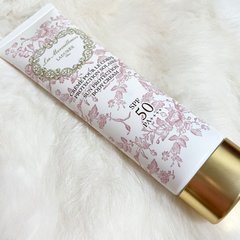 「日焼けで肌が赤くなってしまう…」そんな女子に！塗ってもカサカサしないUVアイテム