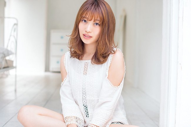 顔まわりがニュアンシーなストレートが新鮮!