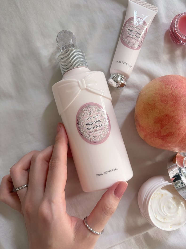 ジルスチュアート ネクターピーチ　ボディミルク 250mL ￥3,520 （新商品）
