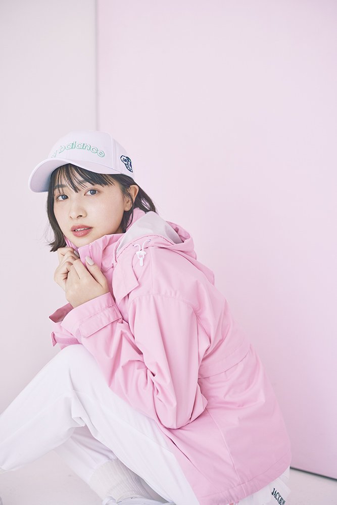 [ジャケットを着回し]シャツ￥10,450／キャロウェイ　パンツ￥14,300／ジャックバニー　キャップ￥4,290／ニューバランス ゴルフ