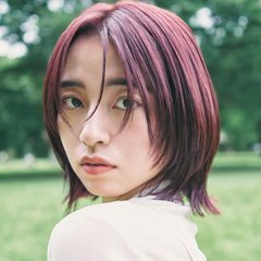 【ボブ】目と眉の存在感を高めるシャープな束感がカッコいい