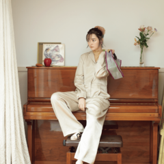 止まらないブームはこの春も継続♡　服もメイクもおしゃれガールはベージュに首ったけ