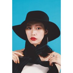 南沙良、美しすぎてもはやアート!!!! 黒ハット×赤リップでエレガントな女性らしさを披露